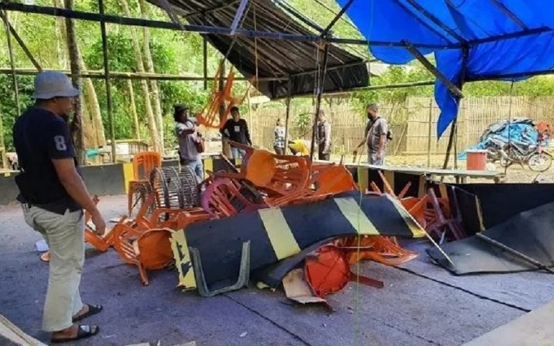  Tidak Kuat Berlari, 2 Pria Berumur Tertangkap dalam Penggerebekan Judi Sabung Ayam