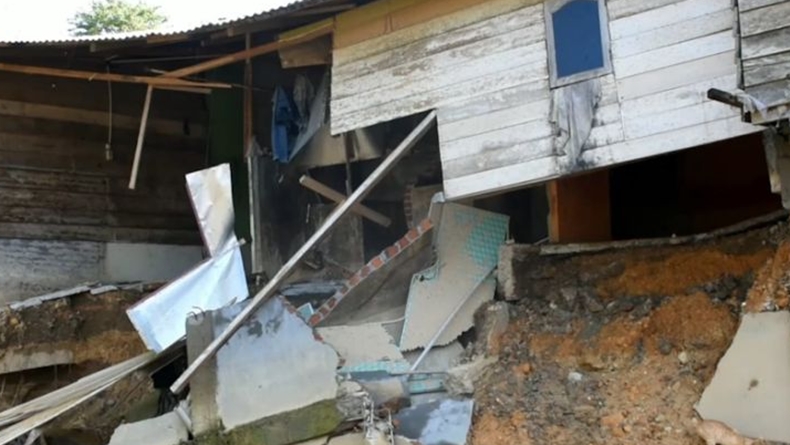 Abrasi Usai Banjir, 2 Rumah Warga Aceh Timur Ambruk