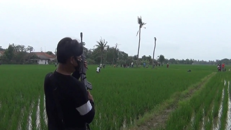 title Sabung Ayam di Subang Dibubarkan Polisi, Puluhan Penjudi Lari Terbirit-Birit Sabung Ayam di Subang Dibubarkan Polisi, Puluhan Penjudi Lari Terbirit-Birit