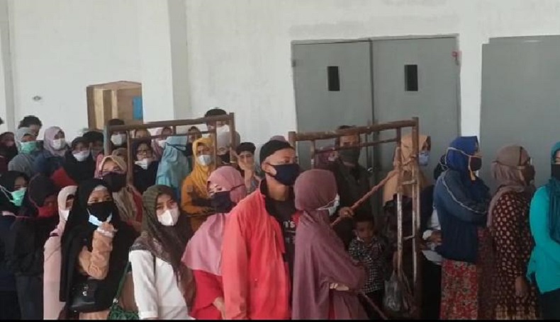 Ini Cerita Warga saat Operasi Pasar Minyak Goreng di Sukabumi, Harus Antre 8 Jam