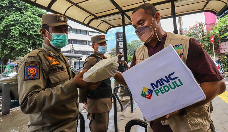 Waspada Omicron, MNC Peduli Edukasi Prokes dan Bagikan Paket Kesehatan - Bagian 2