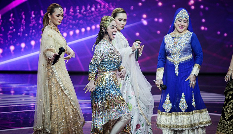 Momen Dewi Perssik Tari Perut, Ayu Ting Ting-Zaskia Gotik Ikut Bergoyang - Bagian 2