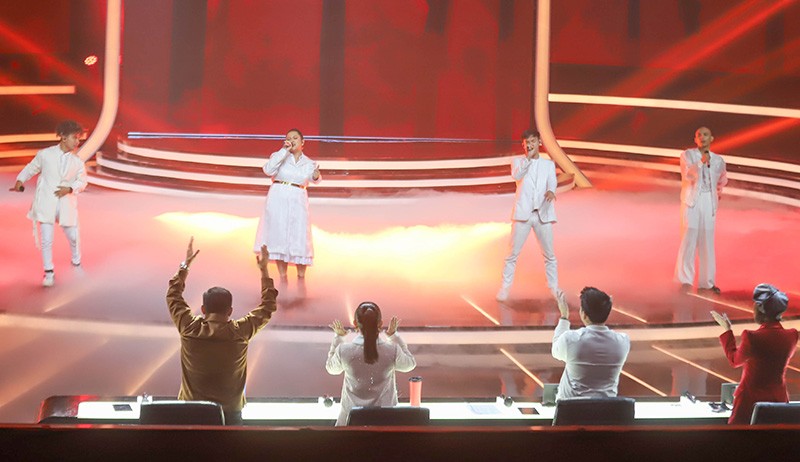 Tampil Memukau, 2nd Chance Dapat Standing Ovation dari Juri X Factor Indonesia - Bagian 1