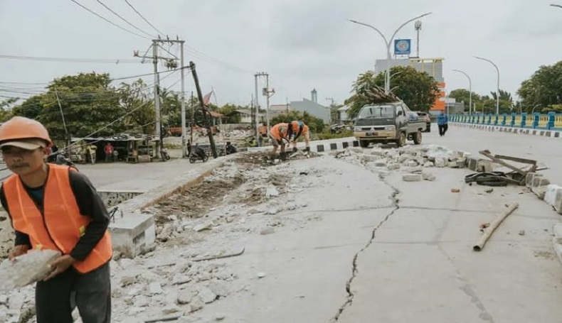 title Jembatan KW 6 Rp10 Miliar Ambles, Kadis PUPR-DPRD Karawang Kompak Salahkan Hujan Jembatan KW 6 Rp10 Miliar Ambles, Kadis PUPR-DPRD Karawang Kompak Salahkan Hujan