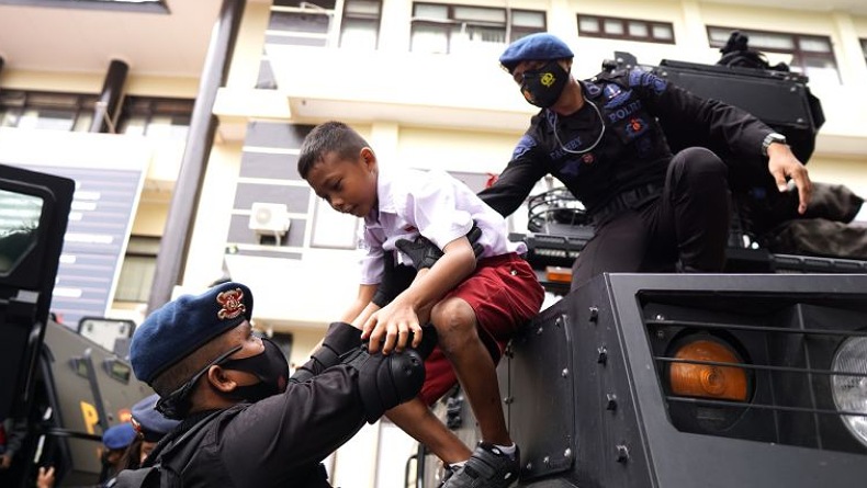 Polda Gorontalo Sediakan Robot hingga Kendaraan Taktis di Tempat Pelayanan Vaksinasi Anak