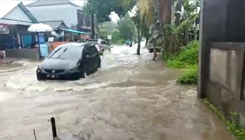 Kawasan Ubud Gianyar Dikepung Banjir akibat Hujan Deras