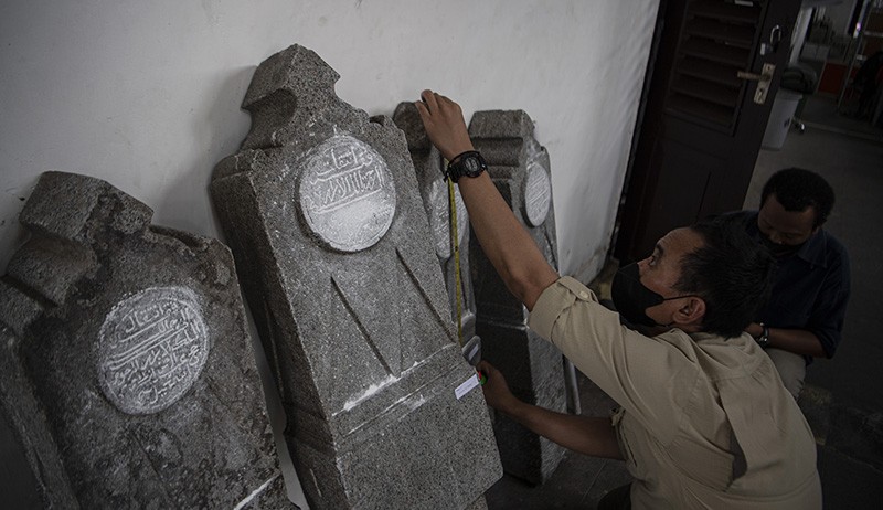 Penampakan 4 Batu Nisan Kuno Berlafaz Arab yang Ditemukan di Palembang - Bagian 2