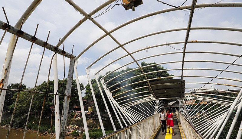 Atap Hilang dan Berkarat, Begini Kondisi JPO Jayakarta Tidak Terawat - Bagian 1