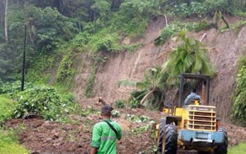 Alat Berat hingga Truk Damkar Dikerahkan untuk Evakuasi Korban Longsor di Cijeruk Bogor