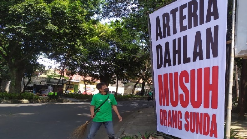 Baliho "Arteria Dahlan Musuh Orang Sunda" di Tamansari Bandung telah Dicopot