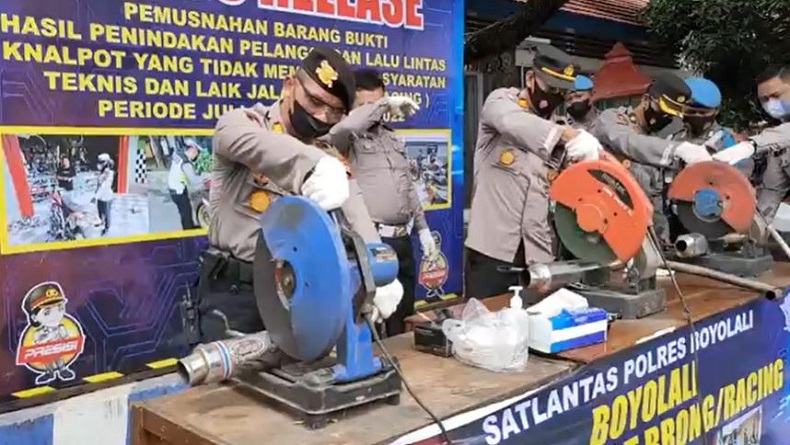 Polres Boyolali Musnahkan Ratusan Knalpot Brong