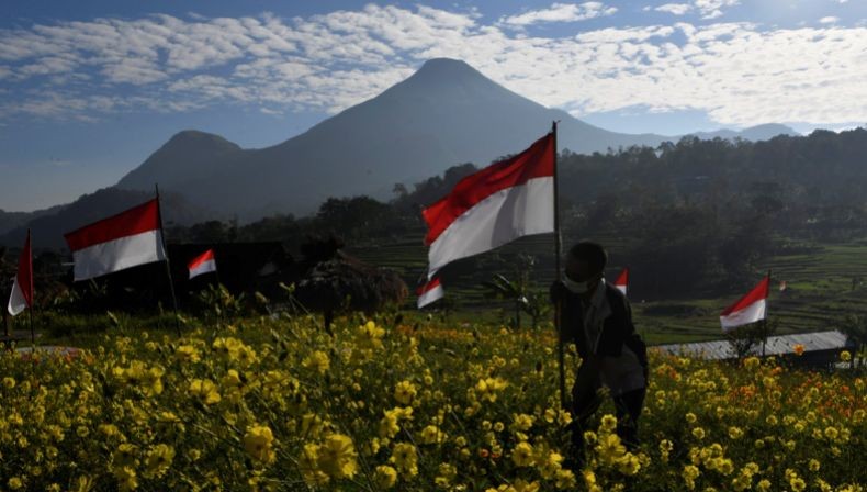 Secara Geografis Indonesia Terletak Diantara Dua Benua, Apakah Itu?
