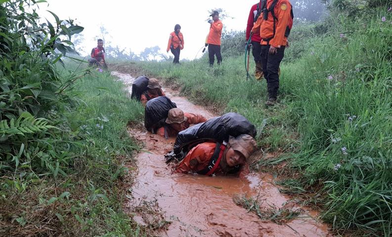 Begini Kerasnya Pembaretan Personel SAR di Lembah Gunung Ungaran