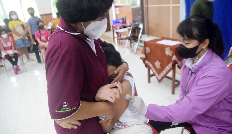 Antusiasme Siswa SD Semarang Ikuti Vaksinasi Dosis Kedua Jelang PTM 100 Persen - Bagian 3