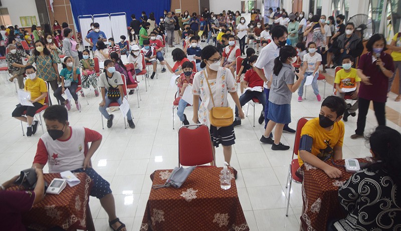 Antusiasme Siswa SD Semarang Ikuti Vaksinasi Dosis Kedua Jelang PTM 100 Persen - Bagian 2