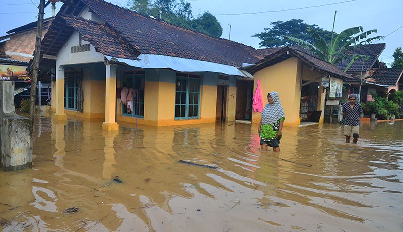 Ratusan Rumah dan Jalan Utama Desa Golantepus Kudus Terendam Banjir - Bagian 1