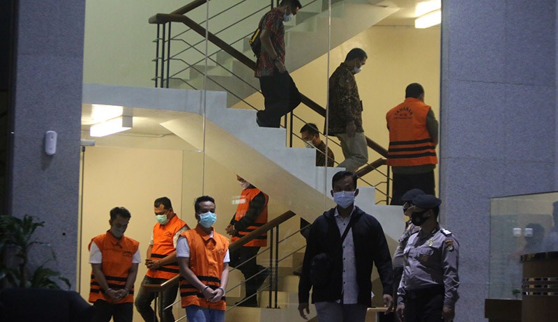 Tampang Bupati Langkat Pakai Rompi Tahanan KPK - Bagian 4