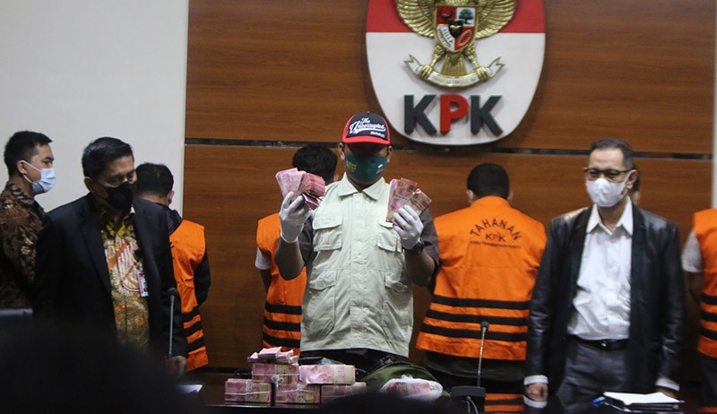 KPK Pamer Uang Ratusan Juta Hasil OTT Bupati Langkat - Bagian 3