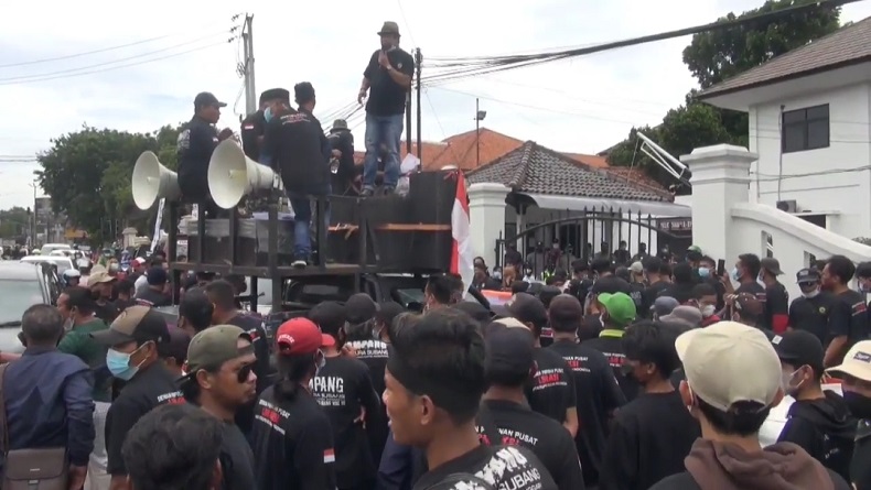 Ratusan Orang Geruduk Kejari Subang, Tuntut Kasus Dugaan Korupsi SPDP Fiktif Diusut Tuntas
