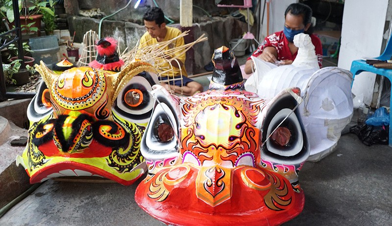  Jelang Imlek, Ratusan Pedagang Miniatur Barongsai Asal Jabar Serbu Kota Solo