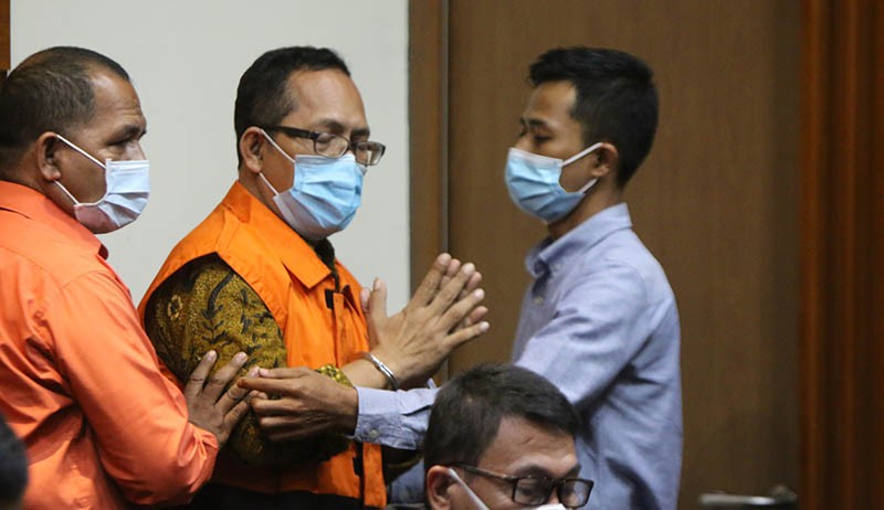 Momen Hakim PN Surabaya Itong Isnaini Protes saat Ditetapkan Tersangka KPK - Bagian 1
