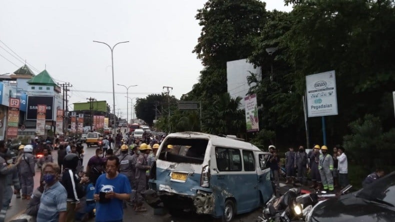 Kecelakaan Maut Di Balikpapan, Korban Bergeletakan Di Jalan