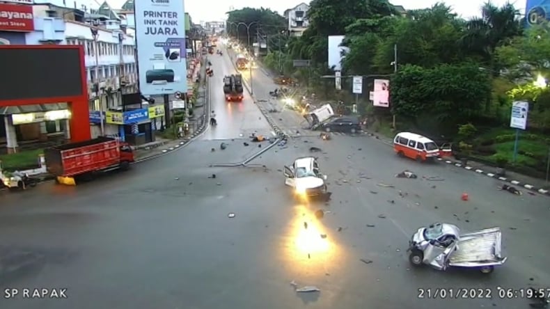 Kecelakaan Maut Di Balikpapan, Mengerikan Korban Bergeletakan Di Jalan