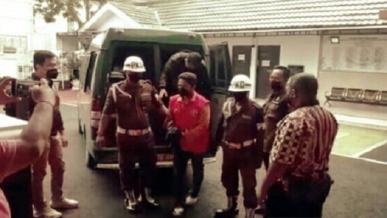 Ditangkap di Jakarta, DPO Kasus Korupsi di Kabupaten Seram Dibawa ke Ambon