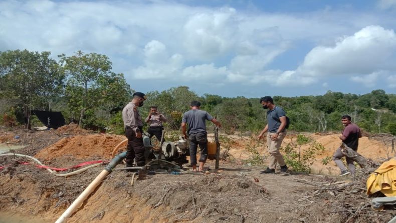Tambang Ilegal di Hutan Lindung Rambat Muntok Ditertibkan, Polisi Imbau Penambang Stop Beraktivitas Tambang Ilegal di Hutan Lindung Rambat Muntok Ditertibkan, Polisi Imbau Penambang Stop Beraktivitas
