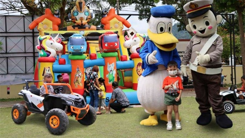 title Gerai Vaksin Presisi Polres Kotamobagu Sediakan Wahana Bermain Anak hingga Doorprize Gerai Vaksin Presisi Polres Kotamobagu Sediakan Wahana Bermain Anak hingga Doorprize