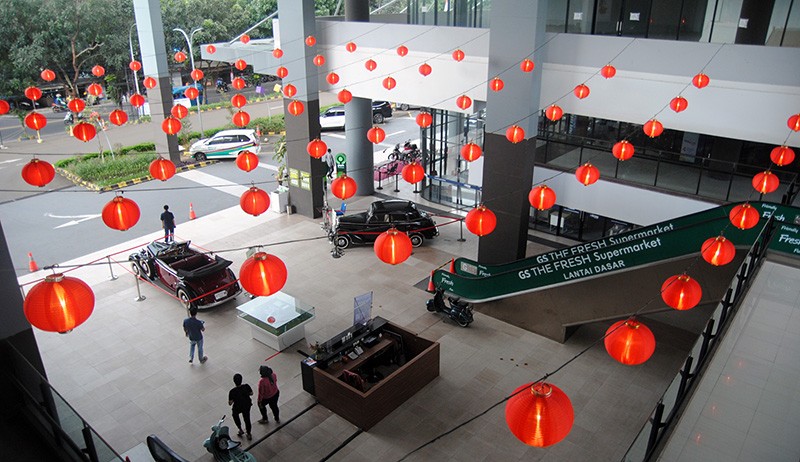 Jelang Imlek, Pusat Perbelanjaan Dihias dengan Lampion - Bagian 1