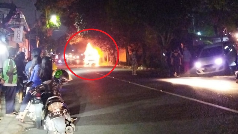 Angkot Ramayana-Terminal Jubleg Sukabumi Terbakar, Diduga Akibat Korsleting Listrik