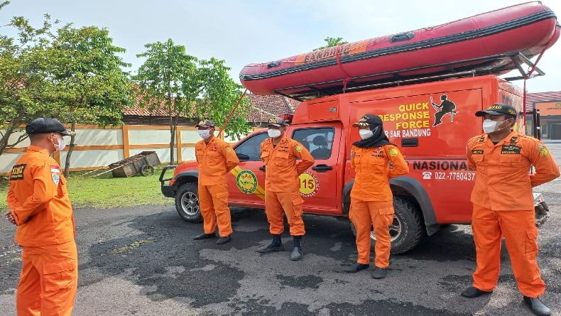 Banjir Rendam 3 Desa di Cirebon, Basarnas Bandung Terjunkan Tim SAR