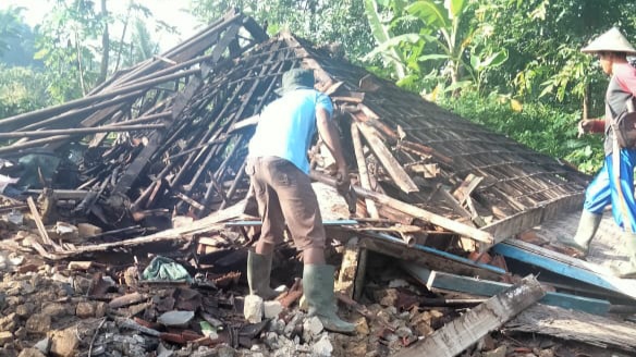 Diguncang Gempa Bumi Berkali-kali, 1 Rumah Warga Ciemas Sukabumi Roboh