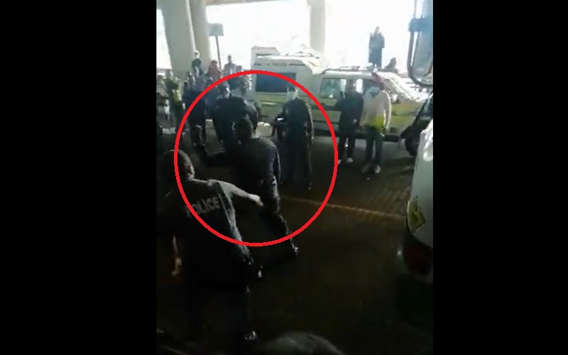 Polisi Ini Pamer Kung-Fu saat Ditangkap Rekannya, Netizen Bersorak Jet Li