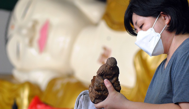 Tradisi Mencuci Patung Buddha Tidur Sambut Tahun Baru Imlek - Bagian 2