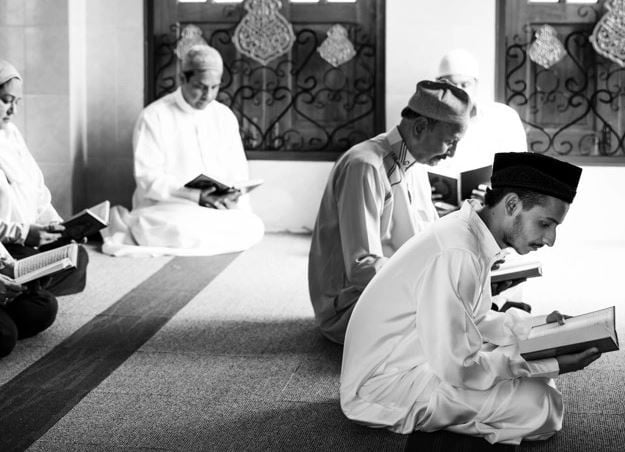 Tata Cara Membaca Al Quran, Adab, Rukun, Keutamaan yang Wajib Diketahui Muslim