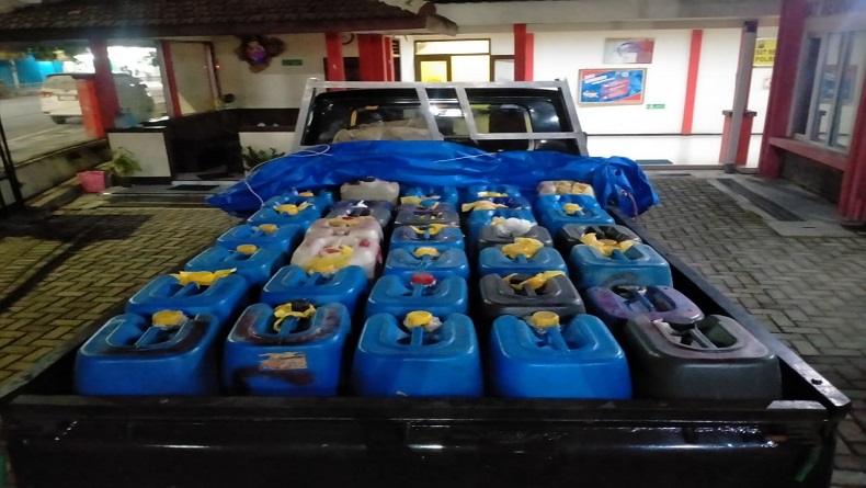 Bawa Arak 735 Liter, 2 Pria Asal Rembang Ditangkap Polisi