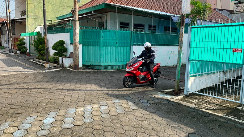 Ini Tips Berkendara saat di Pertigaan dengan Pandangan Minim 