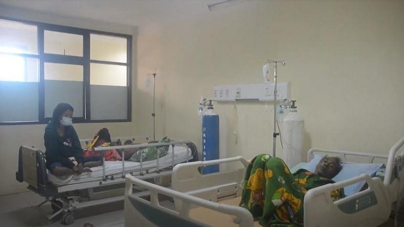 title 5 Korban Kecelakaan Ambulans Terbalik di Belu NTT Masih Dirawat Intensif di RS 5 Korban Kecelakaan Ambulans Terbalik di Belu NTT Masih Dirawat Intensif di RS