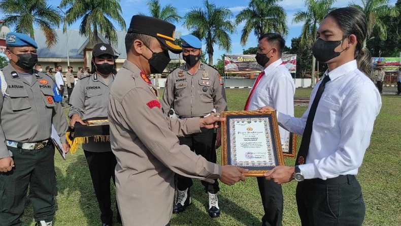 Sukses Bongkar Kasus Curanik dan Obat Keras, Personel Polres Minut Raih Penghargaan