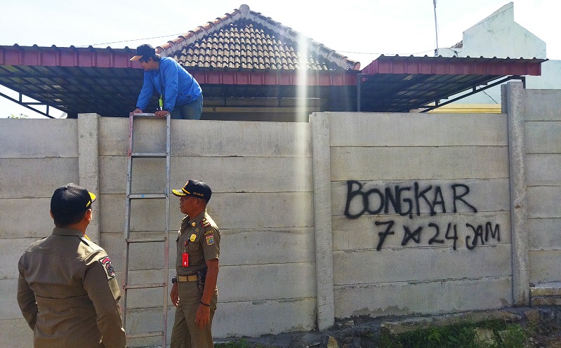 Geger Rumah Warga di Malang Ditutup Pagar Beton 2 Meter, Camat: Pengembang Mau Bongkar