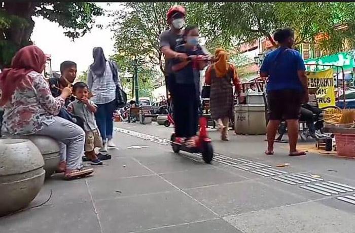 Meski Dilarang, Skuter Listrik Tetap Berseliweran di Malioboro