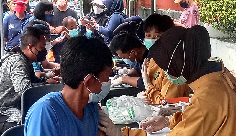 Antusiasme Masyarakat Semarang Ikuti Vaksinasi Booster Massal saat CFD - Bagian 2