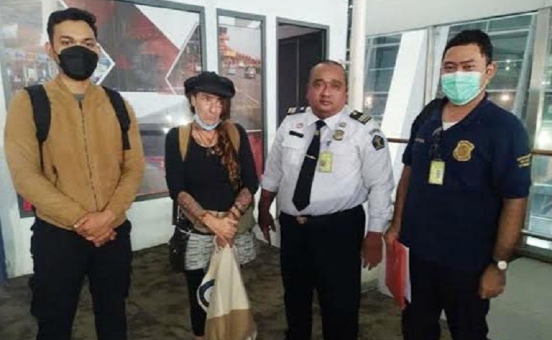title Perempuan Belanda Diusir dari Bali, Izin Tinggal Terbatas Dipakai untuk Bisnis Perempuan Belanda Diusir dari Bali, Izin Tinggal Terbatas Dipakai untuk Bisnis