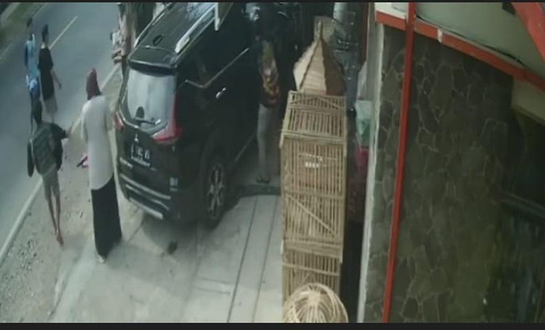  Viral Kecelakaan Maut di Blora Terekam CCTV, 3 Orang Terpental dari Mobil