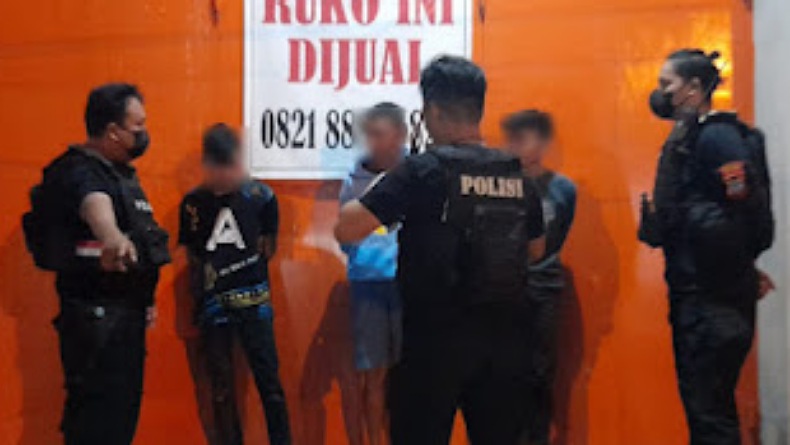 Ayunkan Sajam Sembarangan, 3 Pemuda Matuari Ditangkap Polres Bitung