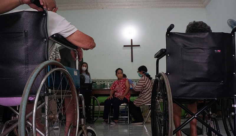 Ragam Ekspresi Lansia saat Disuntik Vaksin Booster di Panti Wreda Elim Semarang - Bagian 1