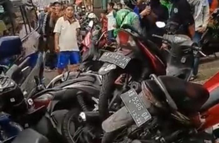 Sopir Ngantuk, Mobil Kijang Seruduk 9 Motor di Jogja