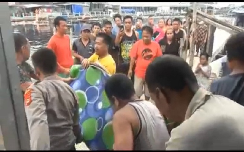 title Mengerikan, Pria Lansia Tewas Ditembak Diduga karena Lirik Istri Tetangga Mengerikan, Pria Lansia Tewas Ditembak Diduga karena Lirik Istri Tetangga